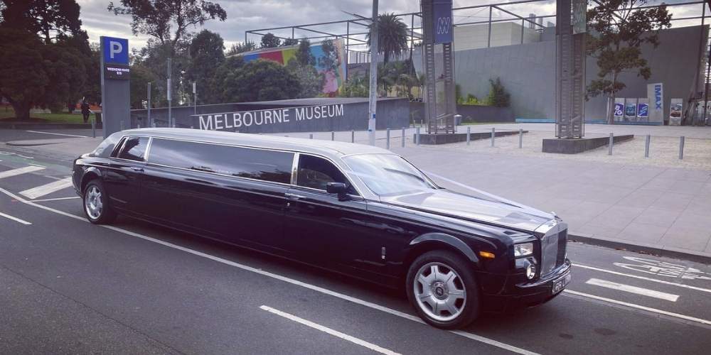 Hiring a limousine in Melbourne - RRl