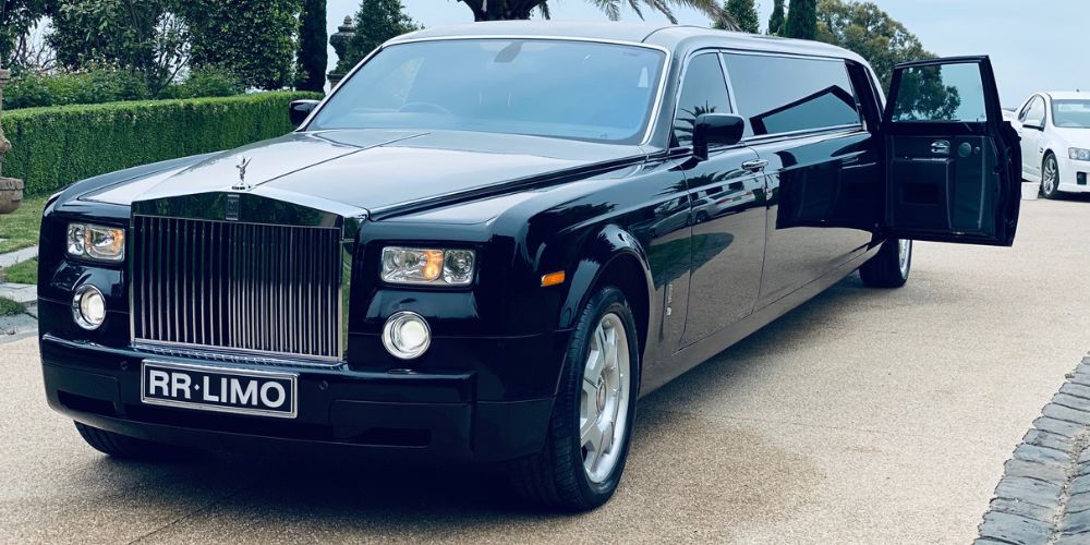 limousine for airport transport service - Rolls Royce Limo